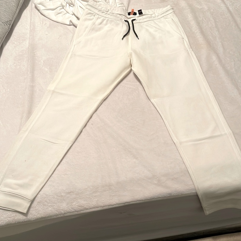 Levi Joggers white size M